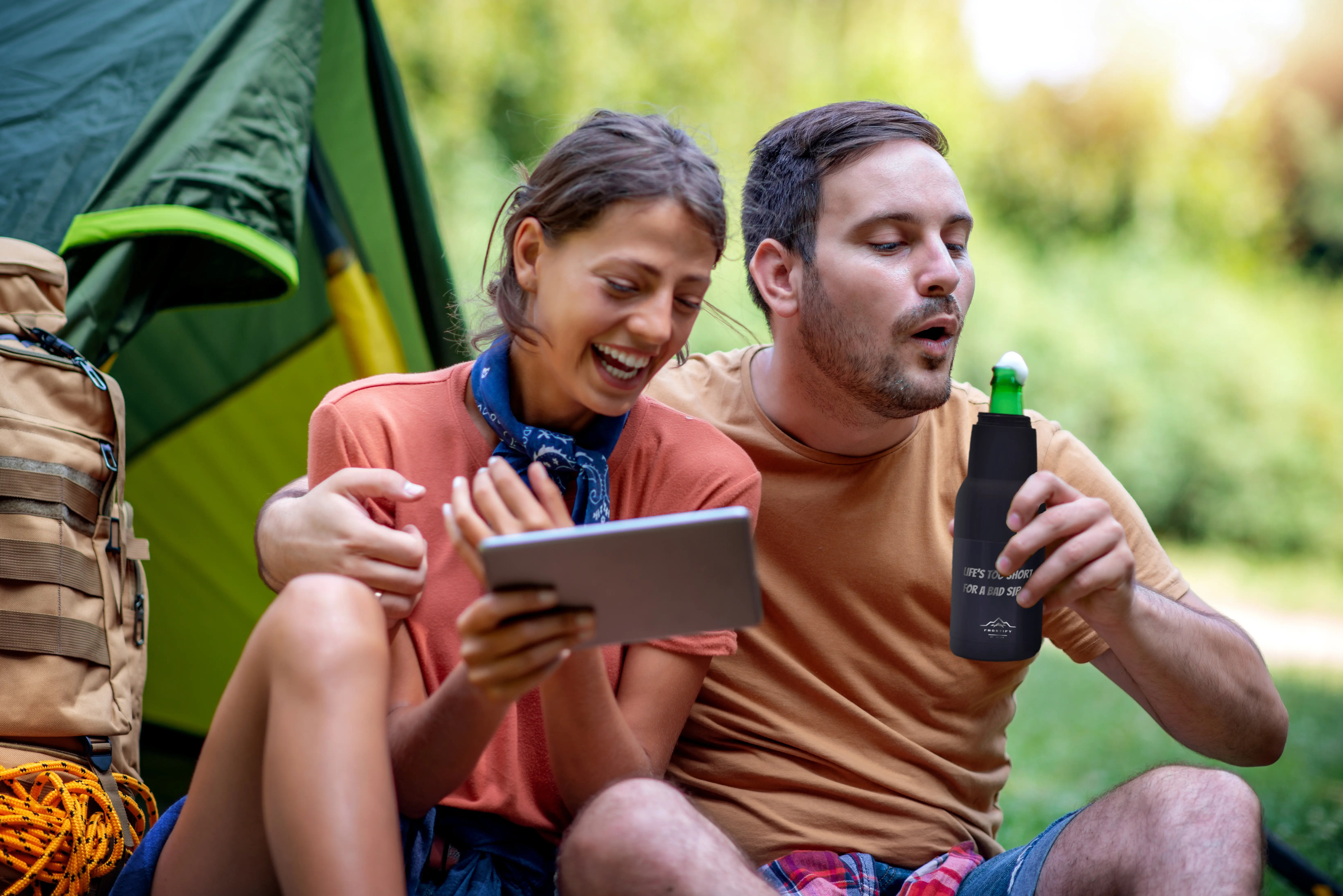Couple camping with Frostify cooler - portable camping cooler